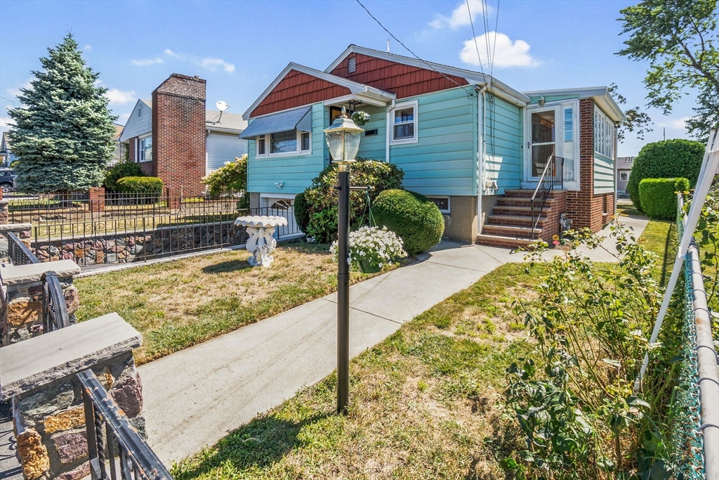 33 Lantern Road Revere, MA 02151 - Photo 3 of 32 Gallery Image 3