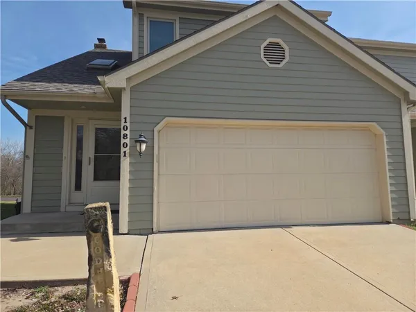 $325,000 | 10801 West 116th Terrace, Overland Park, KS 66210