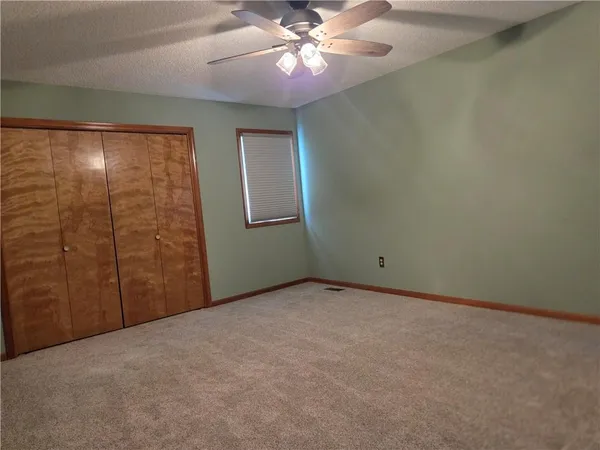 $325,000 | 10801 West 116th Terrace, Overland Park, KS 66210