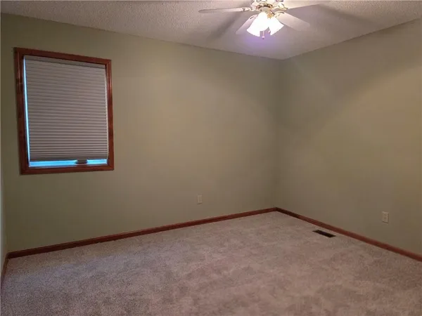 $325,000 | 10801 West 116th Terrace, Overland Park, KS 66210