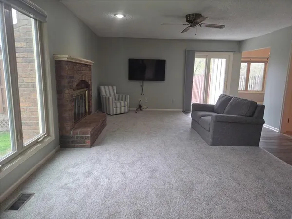 $325,000 | 10801 West 116th Terrace, Overland Park, KS 66210