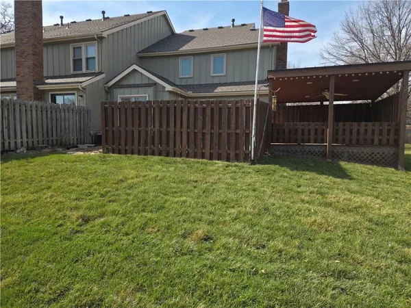 $325,000 | 10801 West 116th Terrace, Overland Park, KS 66210