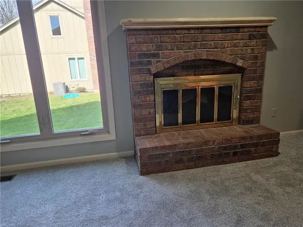 $325,000 | 10801 West 116th Terrace, Overland Park, KS 66210