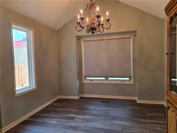 $325,000 | 10801 West 116th Terrace, Overland Park, KS 66210