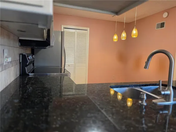 $325,000 | 10801 West 116th Terrace, Overland Park, KS 66210