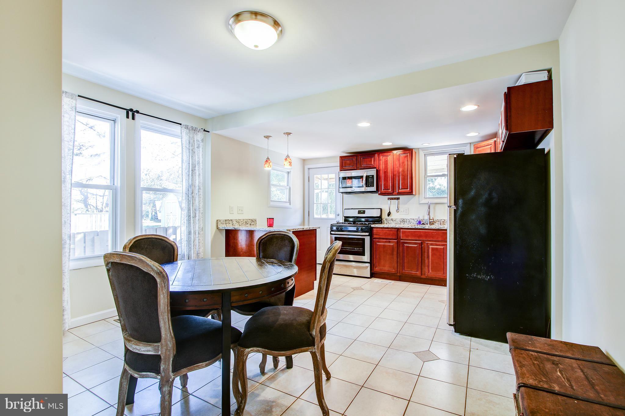 3605 Hineline Road Baltimore, MD 21229 - Photo 11 of 33 Kitchen w/ space for dining table