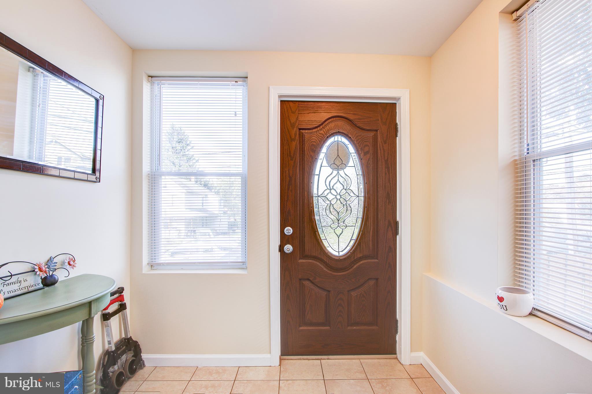 3605 Hineline Road Baltimore, MD 21229 - Photo 6 of 33 Entry foyer/mudroom