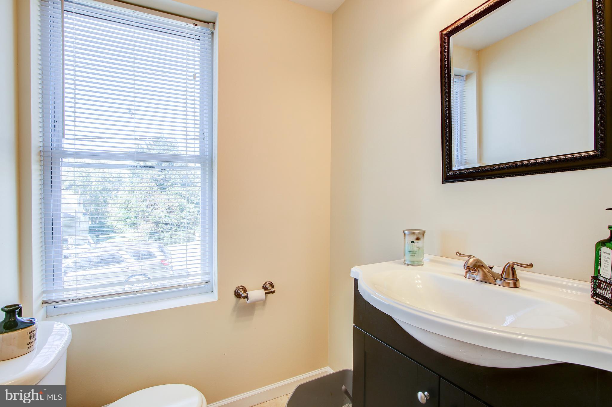 3605 Hineline Road Baltimore, MD 21229 - Photo 10 of 33 Half bath on main level