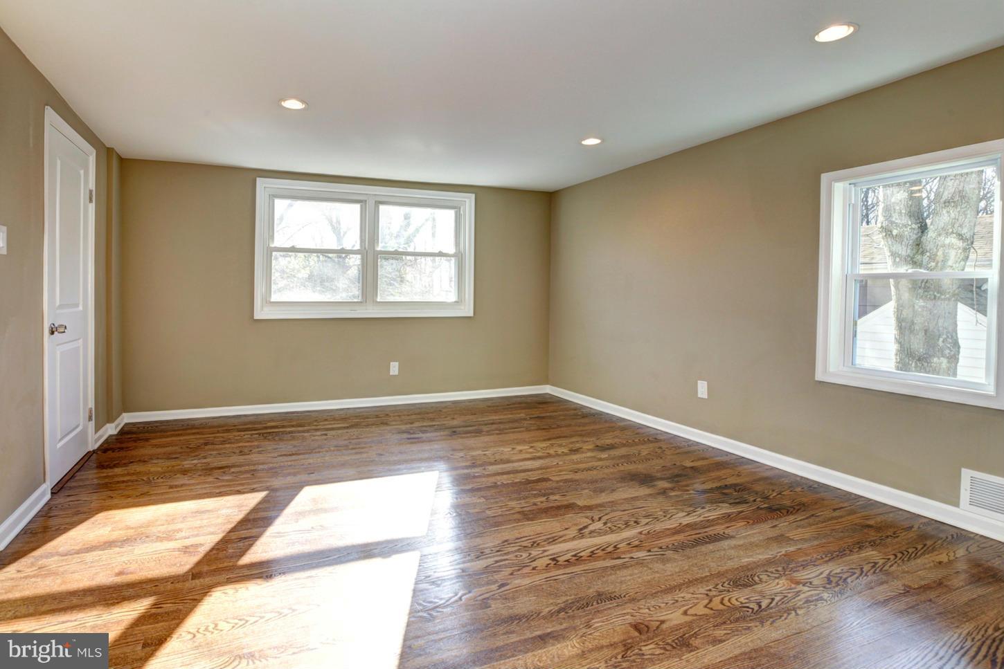 Bedroom (Master)