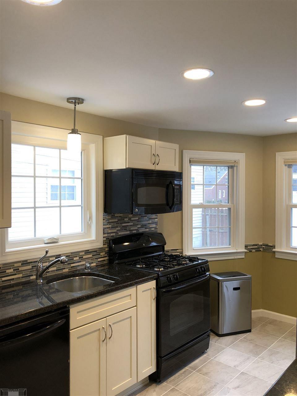 1737 Hampton Road Grosse Pointe Woods, MI 48236 - Photo 8 of 23