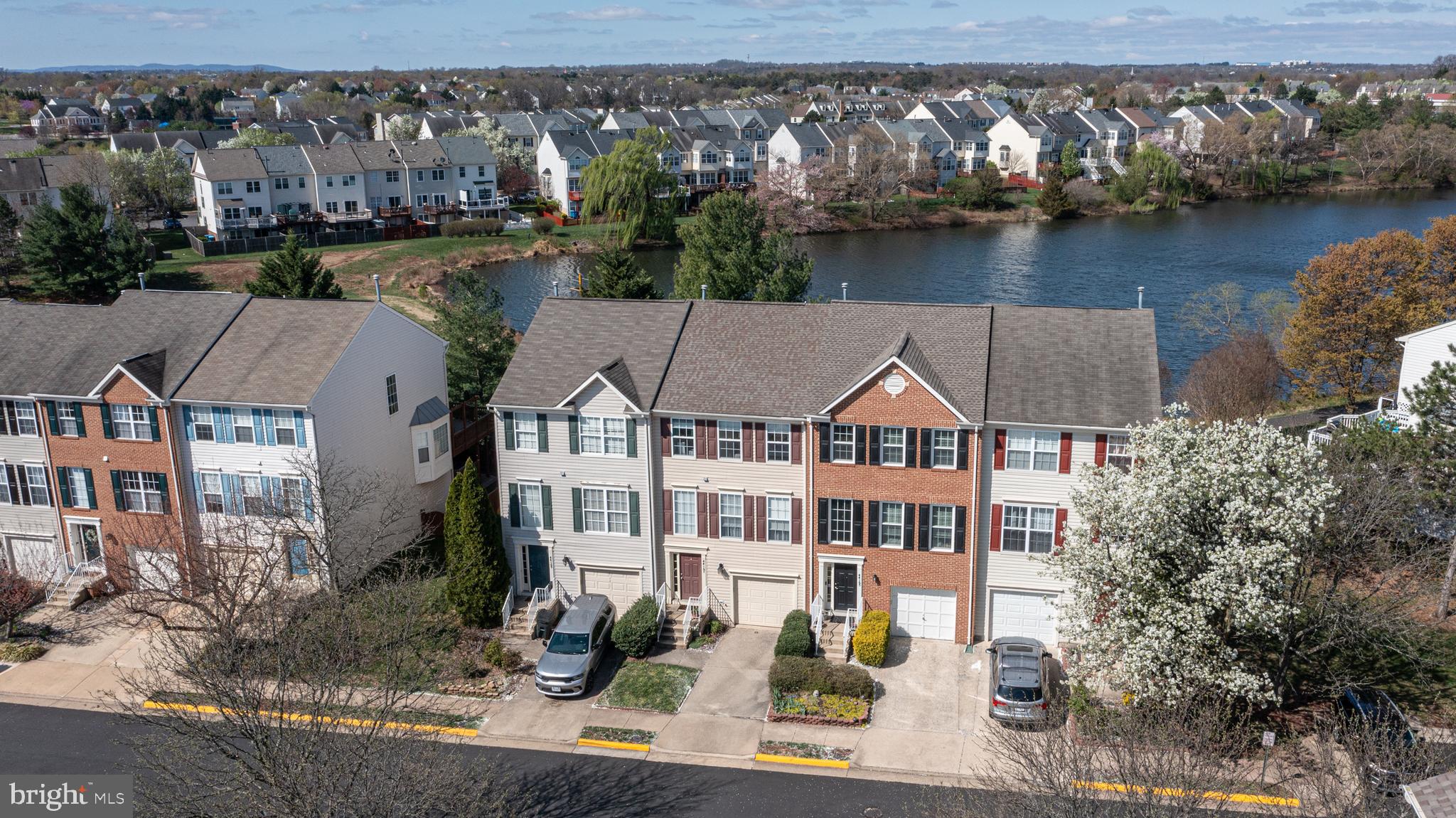 Waterfront home in Ashburn Village!