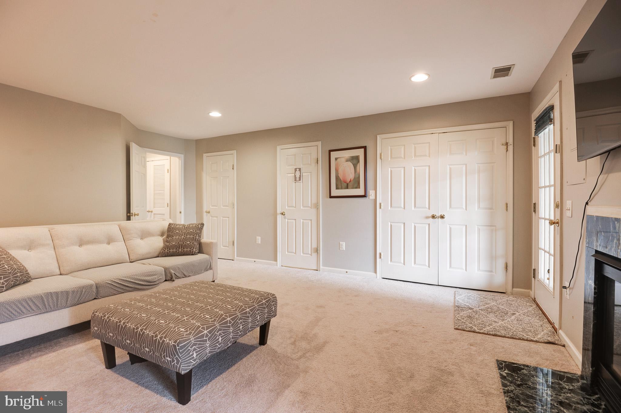 44167 Tippecanoe Terrace Ashburn, VA 20147 - Photo 37 of 56 a living room with furniture and a window