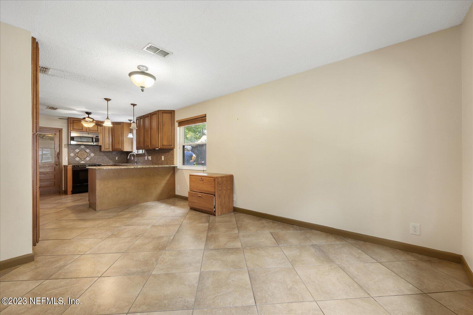 11150 Bridges Road Jacksonville, FL 32218 - Photo 6 of 31 10-063A0101