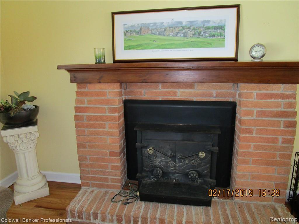 8405 Holcomb Road Clarkston, MI 48348 - Photo 18 of 52 FIREPLACE