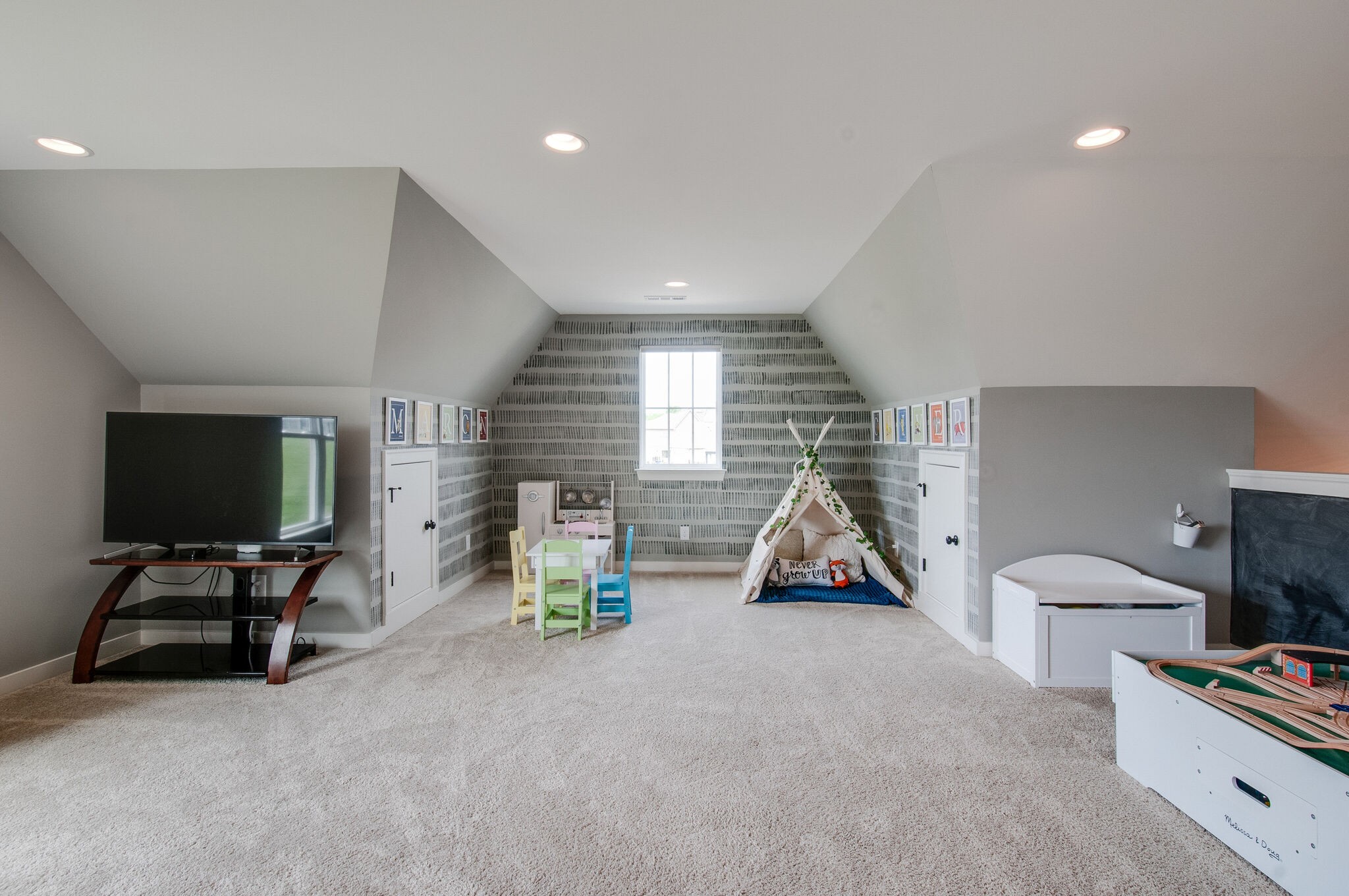 64 Haystack Way Mount Juliet, TN 37122 - Photo 28 of 41 a room with furniture and a flat screen tv