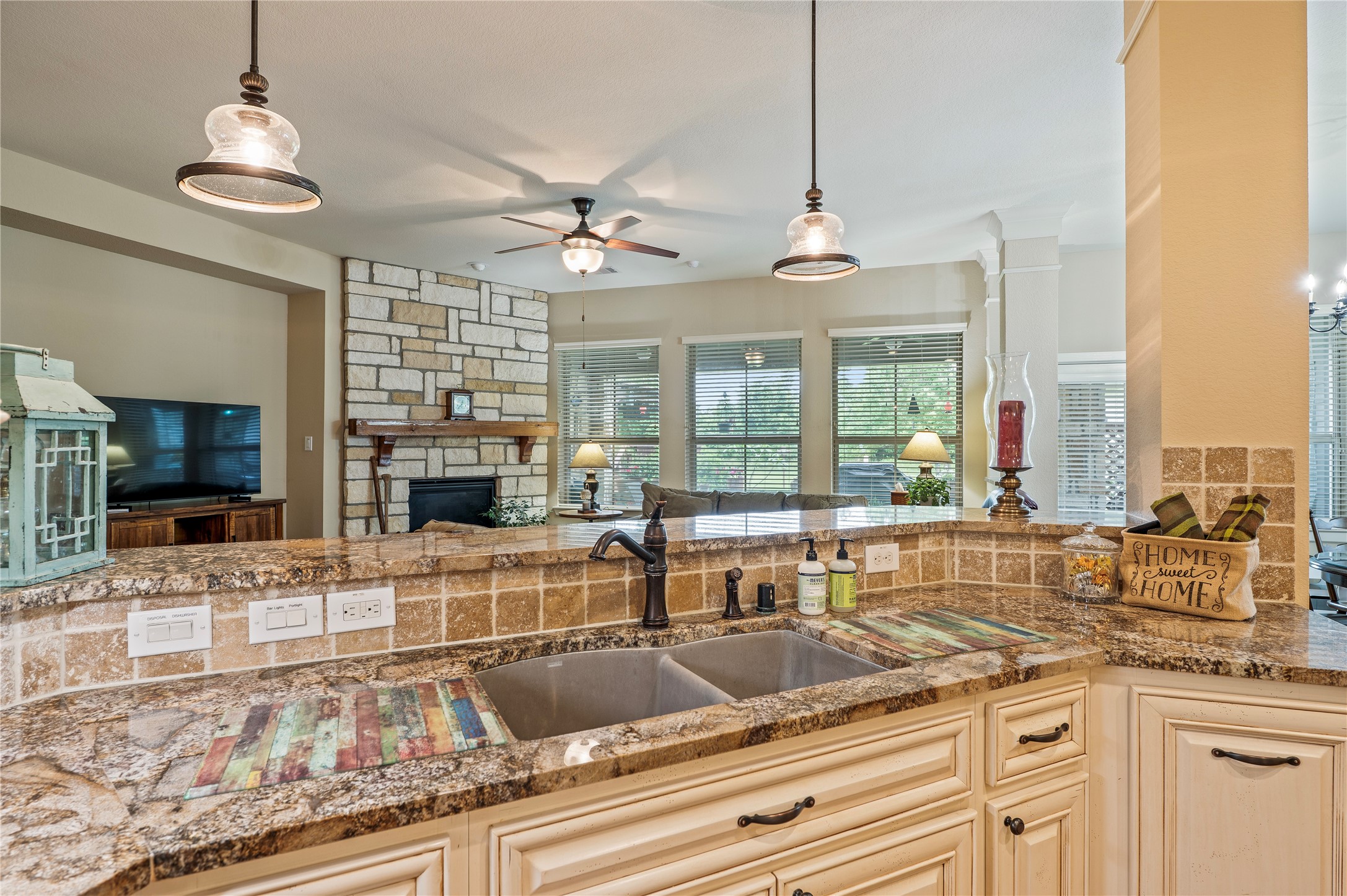 17126 Hamill Drive Rosharon, TX 77583 - Photo 14 of 50 Large sink overlooking living room.