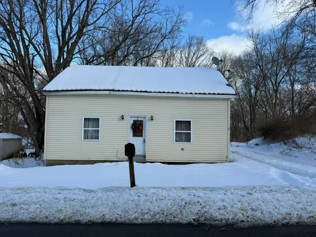 $78,000 | 105 Bray Avenue, Fairfield, ME 04937