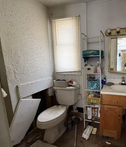 $78,000 | 105 Bray Avenue, Fairfield, ME 04937