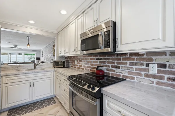 $3,400 | 842 Southeast 19th Avenue, Unit 102, Deerfield Beach, FL 33441