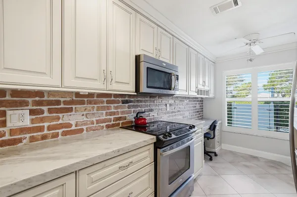 $3,400 | 842 Southeast 19th Avenue, Unit 102, Deerfield Beach, FL 33441