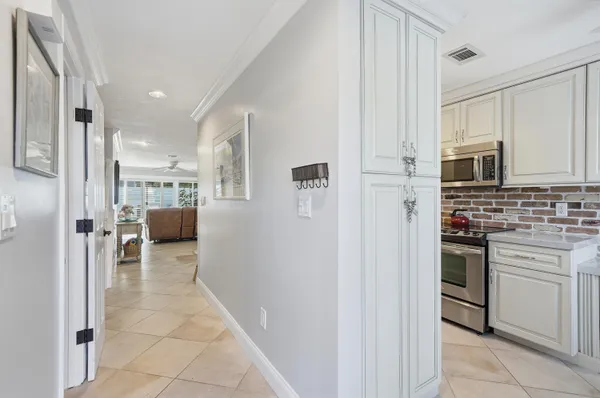 $3,400 | 842 Southeast 19th Avenue, Unit 102, Deerfield Beach, FL 33441