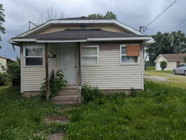 $9,999 | 427 North Thompson Street, Carrier Mills, IL 62917
