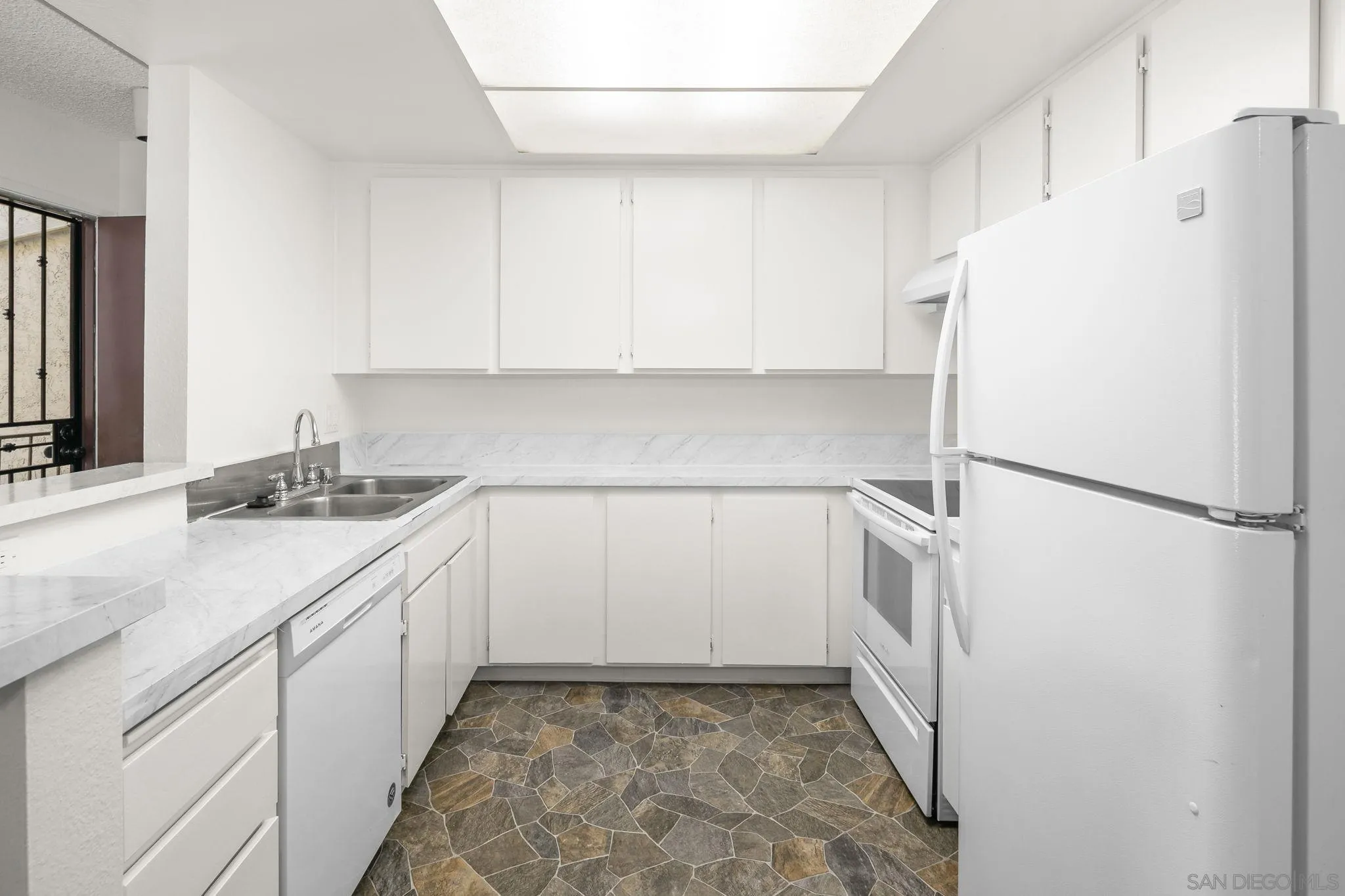 6064 Rancho Mission Road, Unit 454 San Diego, CA 92108 - Photo 11 of 35