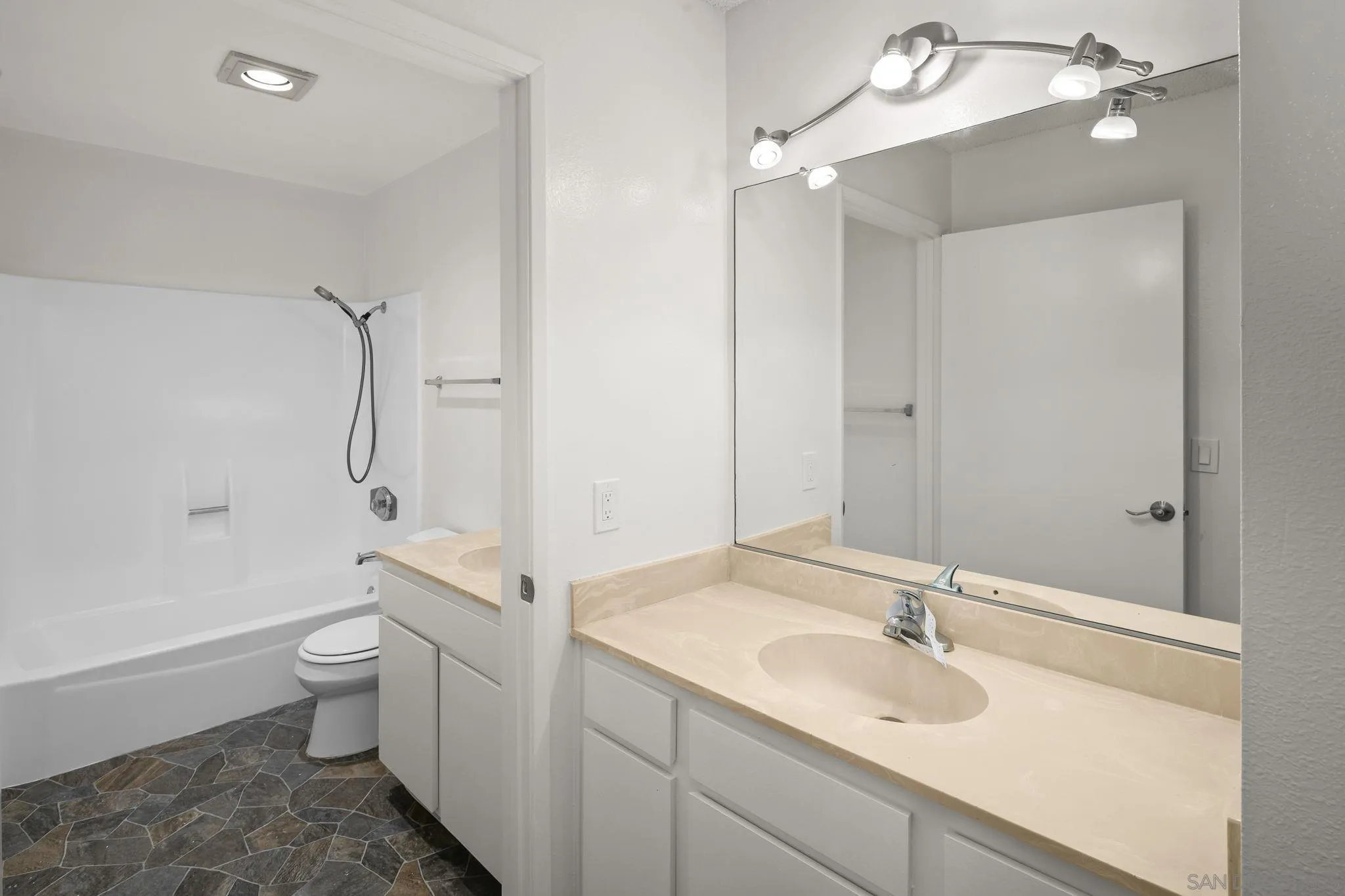 6064 Rancho Mission Road, Unit 454 San Diego, CA 92108 - Photo 20 of 35