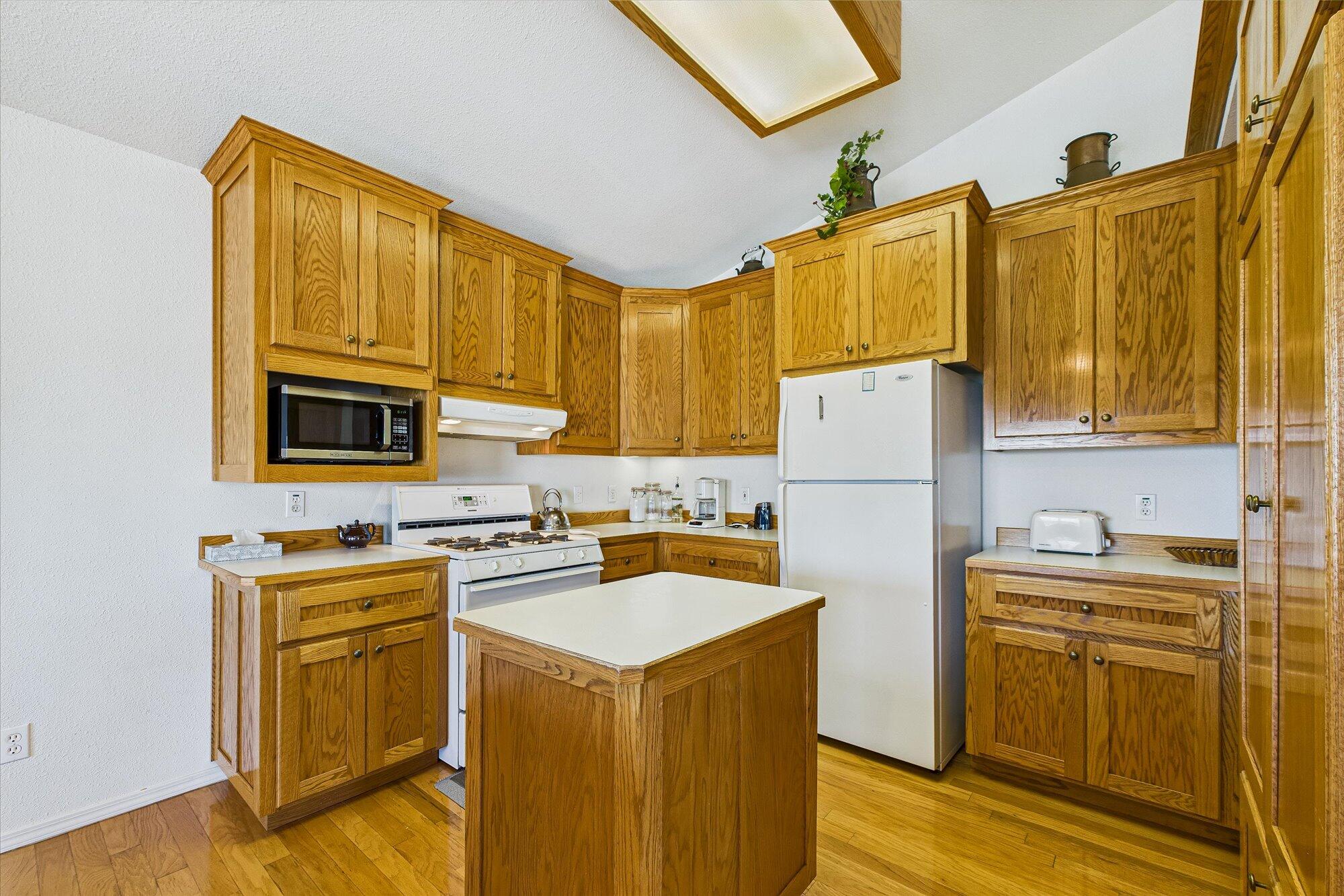 134 Sea View Road Whitethorn, CA 95589 - Photo 9 of 21