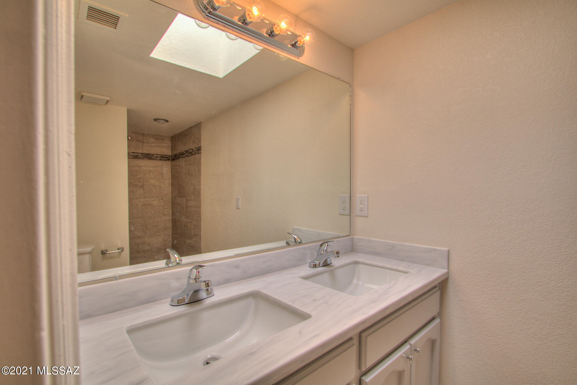 1200 East River Road, Unit D52 Tucson, AZ 85718 - Photo 11 of 15