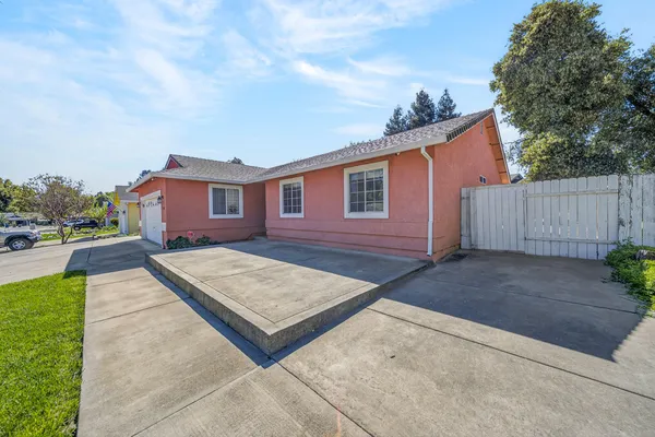 a house view with a backyard space