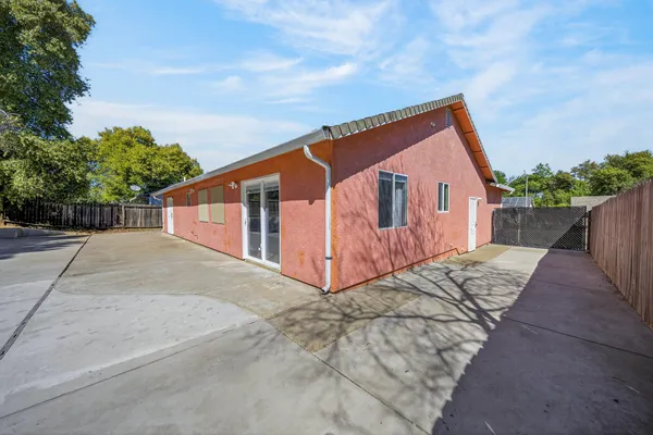 a view of backyard of house
