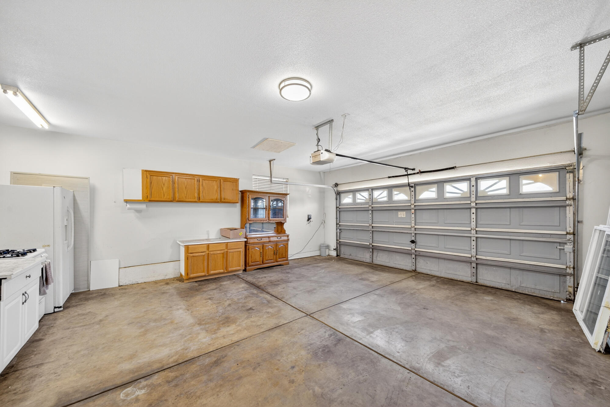 3360 Lawrence Road Redding, CA 96002 - Photo 38 of 43 a view of a livingroom with furniture