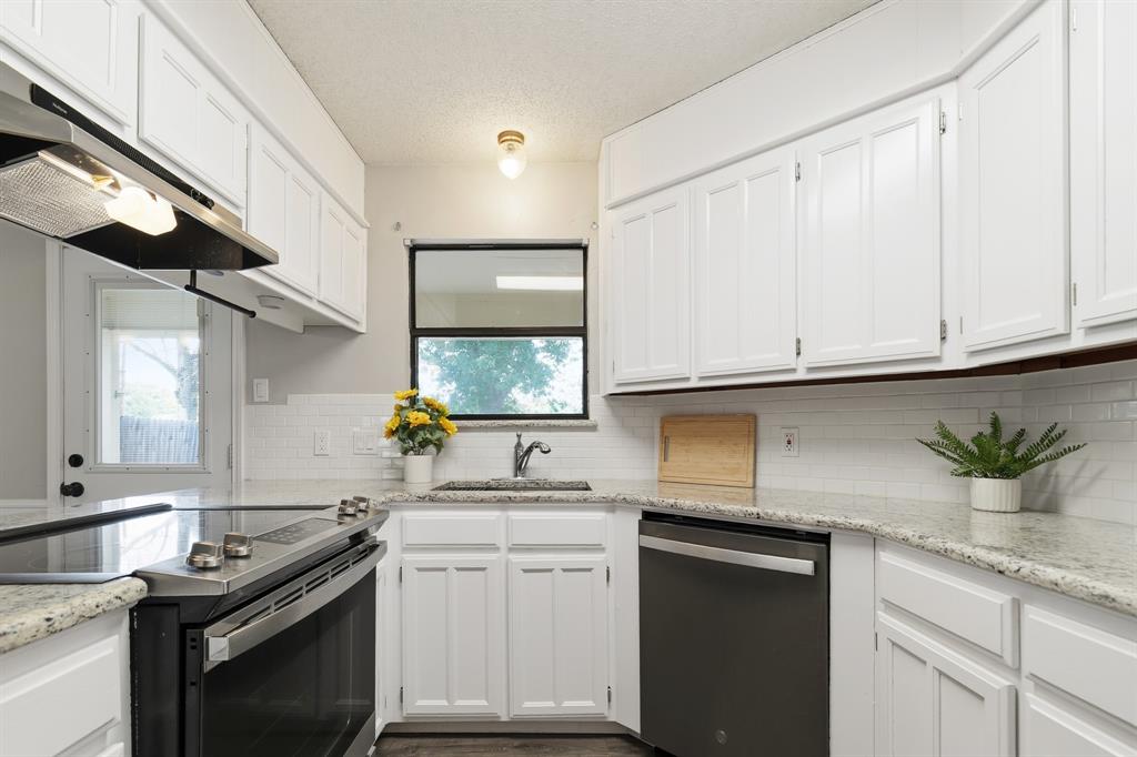 6612 Patsy Lane Watauga, TX 76148 - Photo 14 of 32 Kitchen