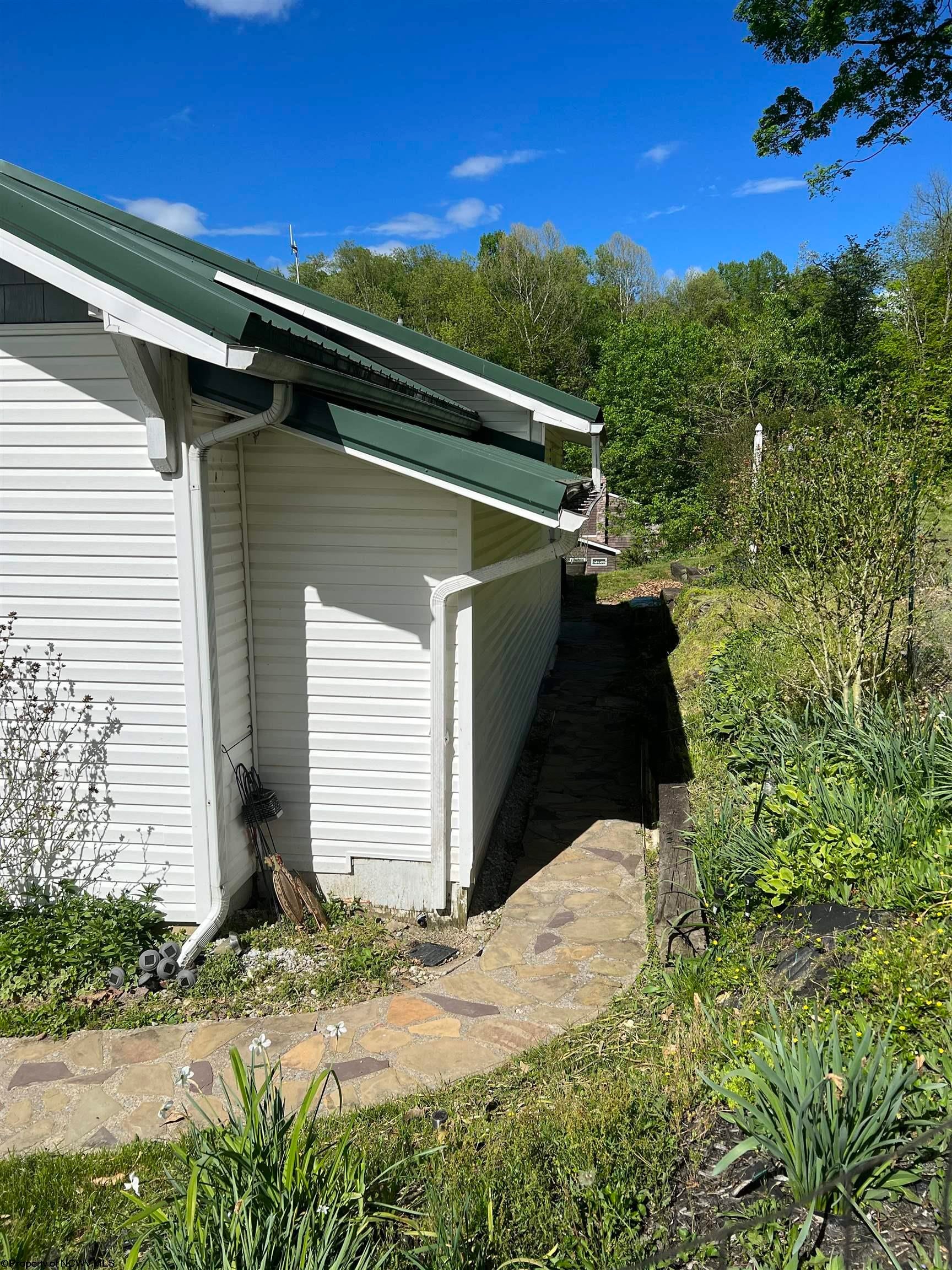2076 Colfax Road Fairmont, WV 26554 - Photo 6 of 25 Gallery Image 6