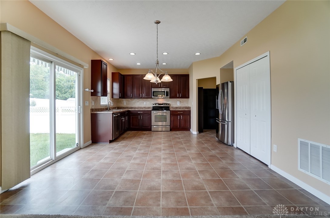 2078 Matt Way Riverside, OH 45424 - Photo 12 of 53