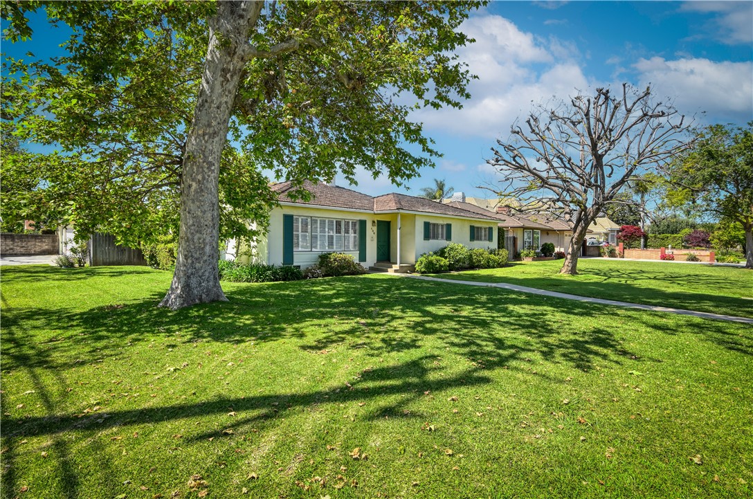 400 West Woodruff Ave