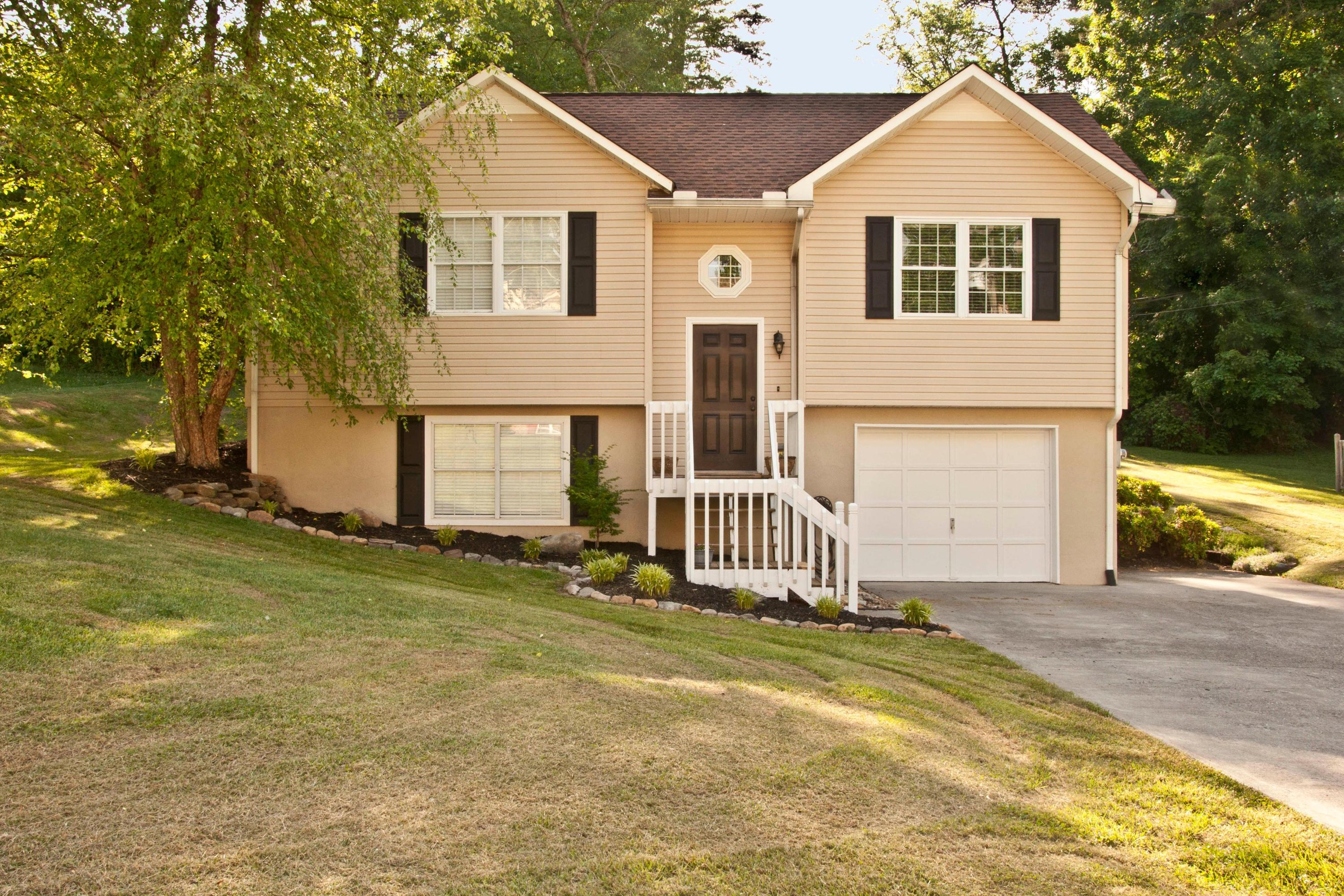 3909 Abercorn Road, Unit 8 Knoxville, TN 37921 - Photo 2 of 20 Front Exterior