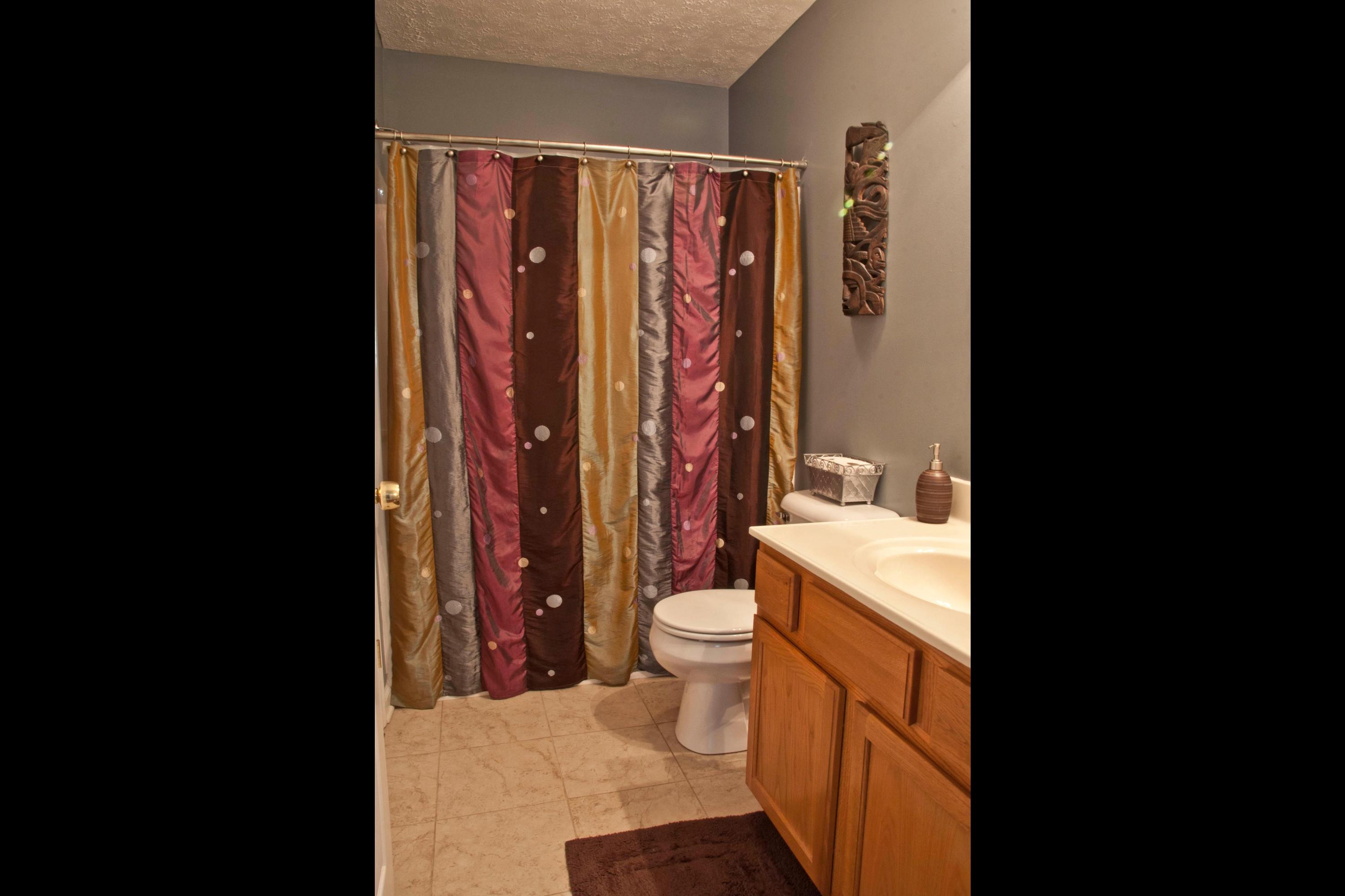 3909 Abercorn Road, Unit 8 Knoxville, TN 37921 - Photo 11 of 20 Bathroom