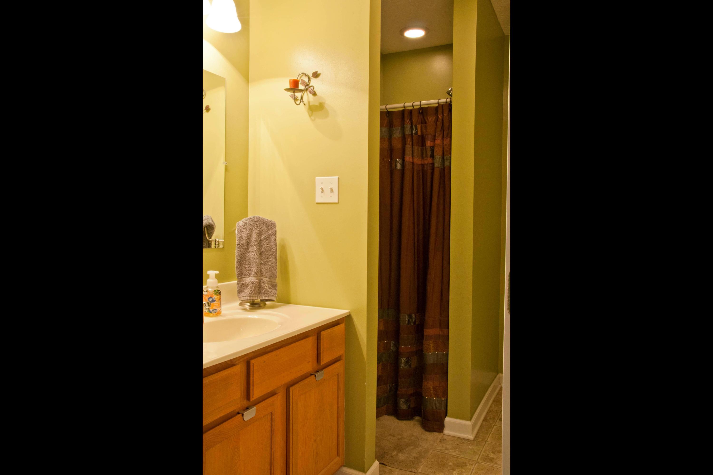3909 Abercorn Road, Unit 8 Knoxville, TN 37921 - Photo 16 of 20 Bathroom 2/Laundry