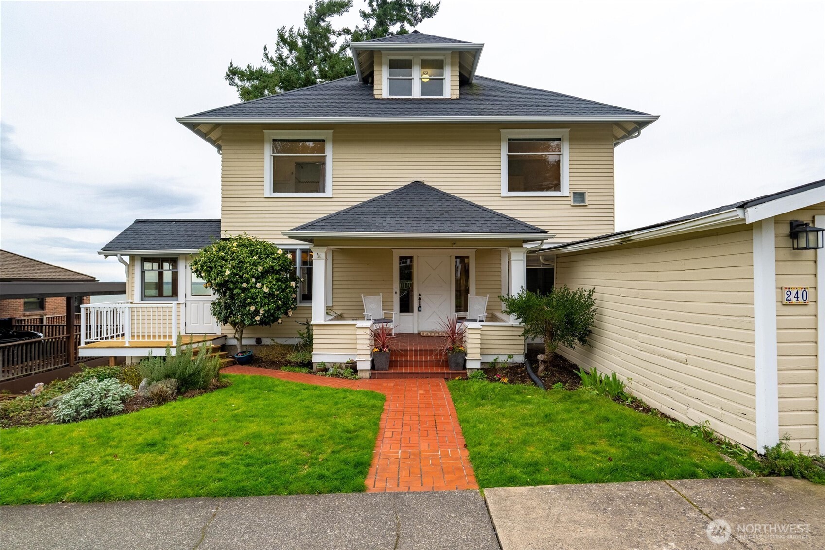 240 South Forest Street Bellingham, WA 98225 - Photo 2 of 40