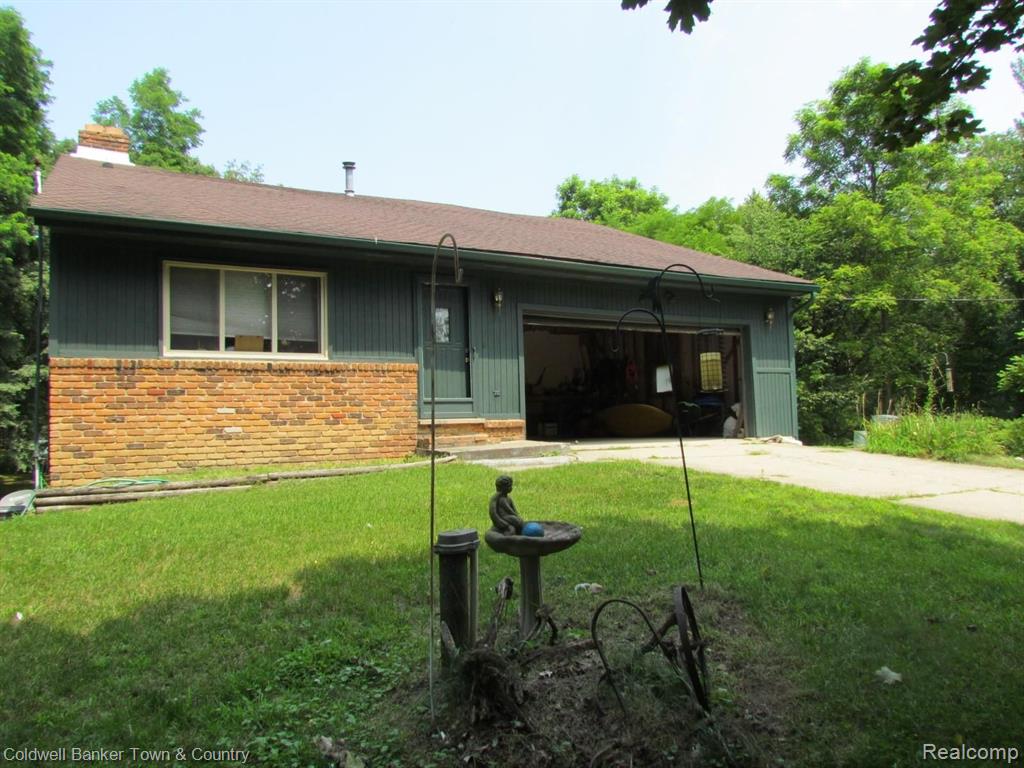 3962 Fisher Road Howell, MI 48855 - Photo 1 of 27