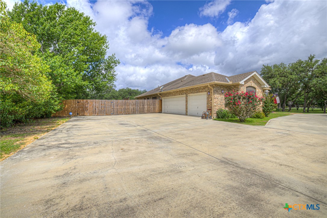 8472 Rolling Acres Trail Fair Oaks Ranch, TX 78015 - Photo 29 of 37 Outside Garage
