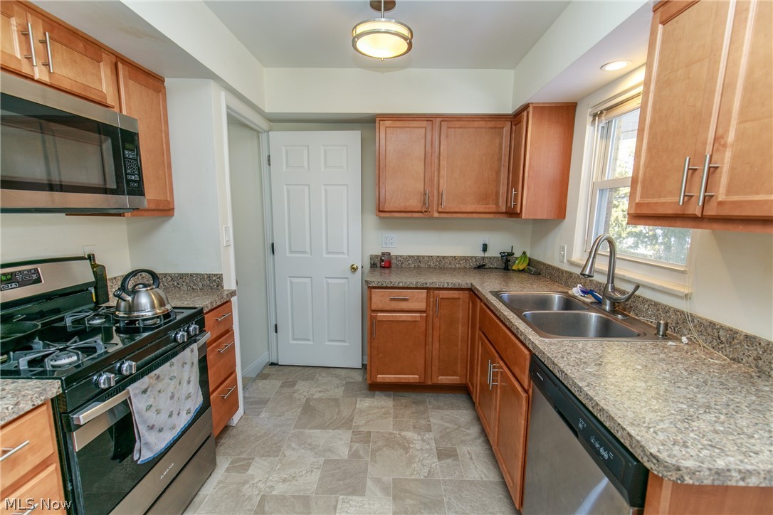 7306 Broadview Road Cleveland, OH 44134 - Photo 7 of 29