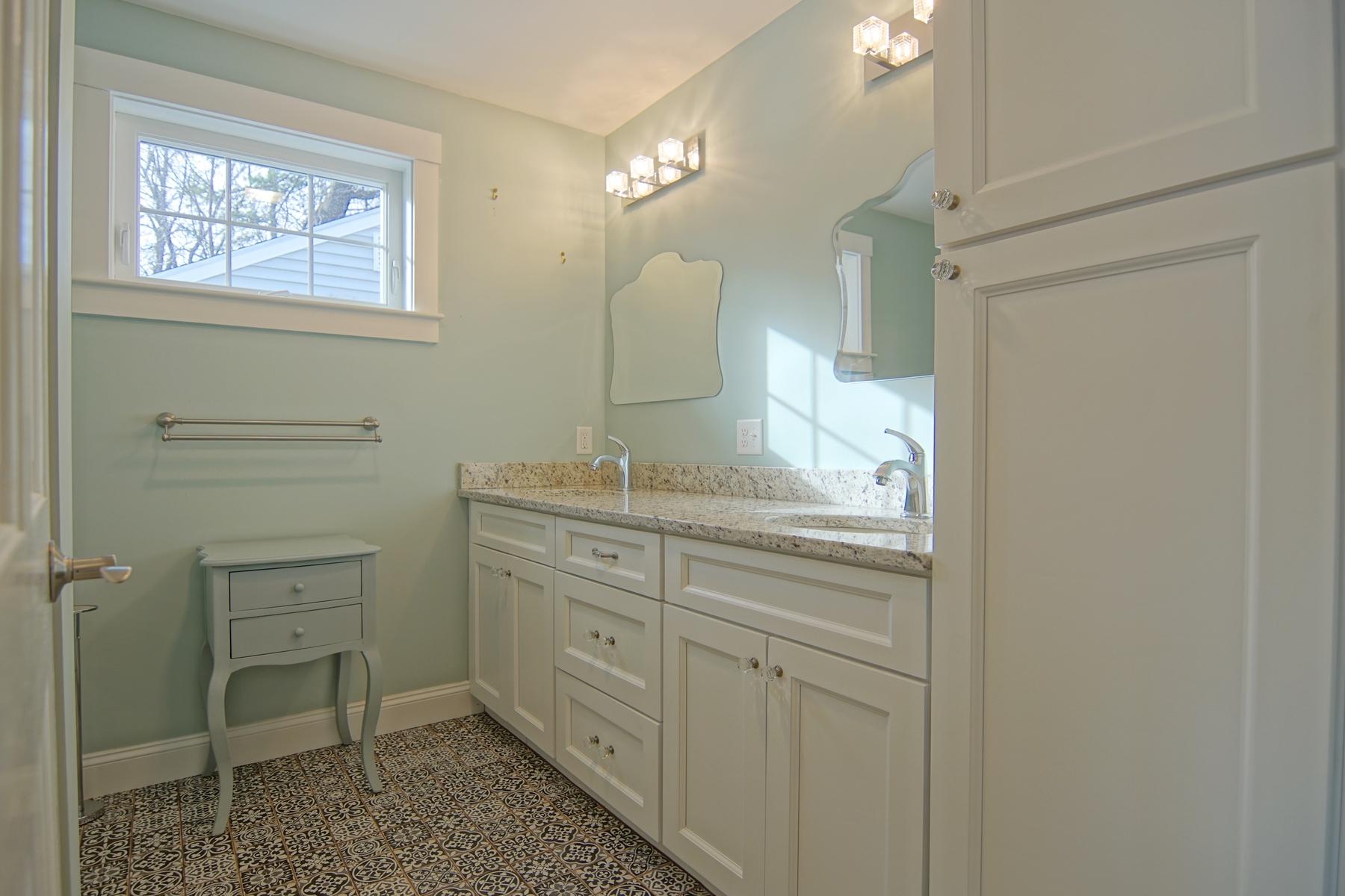 4 Spring Lane Eliot, ME 03903 - Photo 32 of 40 1st floor full bath