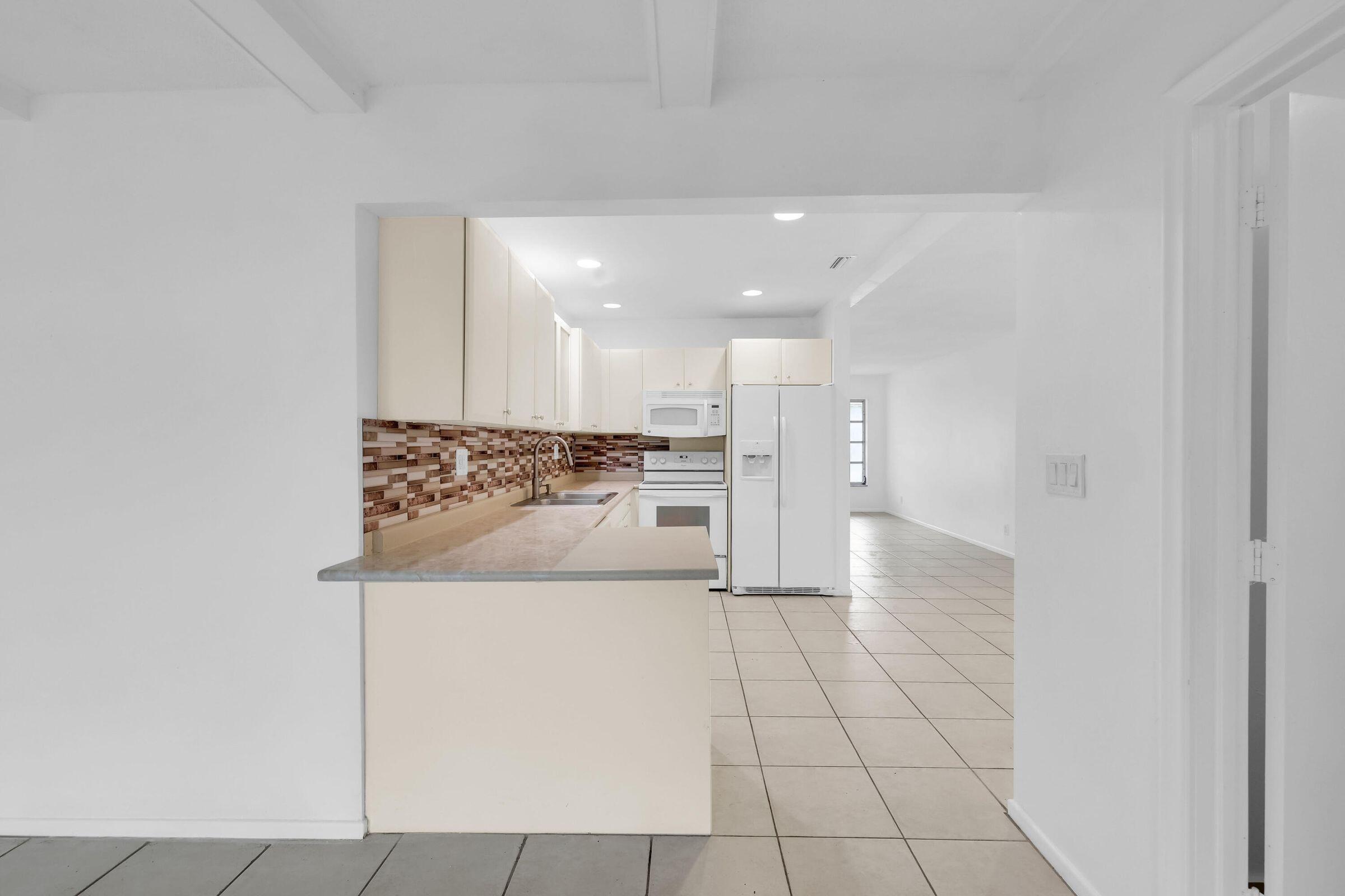 685 Ipswich Street, Unit 687 Boca Raton, FL 33487 - Photo 14 of 46 13