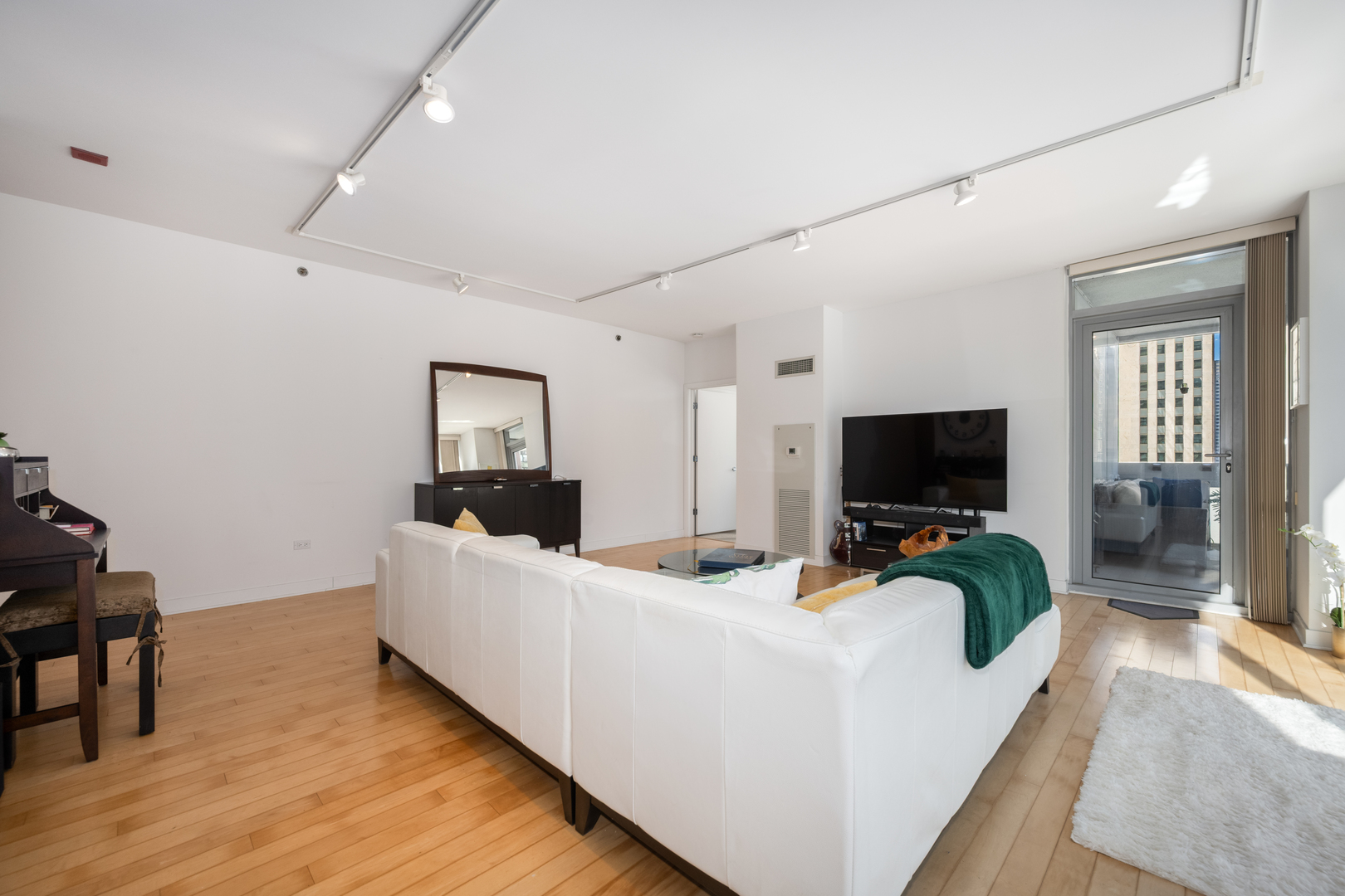 8 East Randolph Street, Unit 1401 Chicago, IL 60601 - Photo 7 of 29