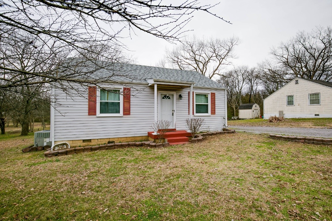 304 Randy Road Madison, TN 37115 - Photo 3 of 34 a backyard of a house with table and chairs