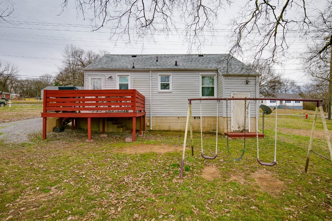 304 Randy Road Madison, TN 37115 - Photo 32 of 34 a backyard of a house with table and chairs