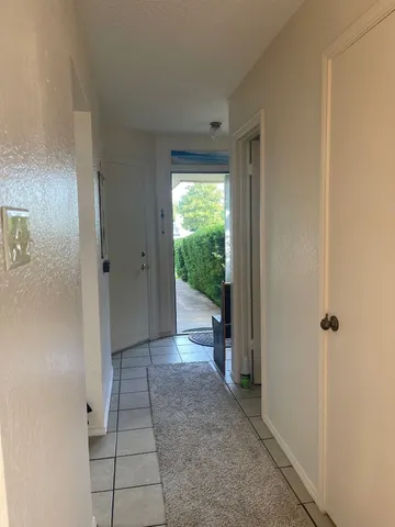 a view of entryway with window